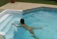 Chica videos pornos caseros de sexo anal divirtiéndose en un club nocturno.