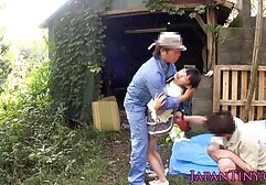 Belleza con un dulce coño afeitado anal amater casero que está mojado