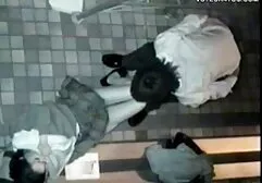Macho peludo disolviendo delicioso cabello castaño en sexo en casa anal la cama