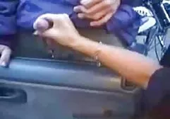 Un hombre experimentado seduce anal casero xxx a una chica esbelta y se quita los pantalones