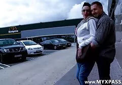 Joven Minx tratando xxx anal casero de regañar a un hombre polla