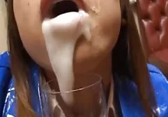Un analcaseros viejo doctor quiere darle un beso al paciente tan dulce